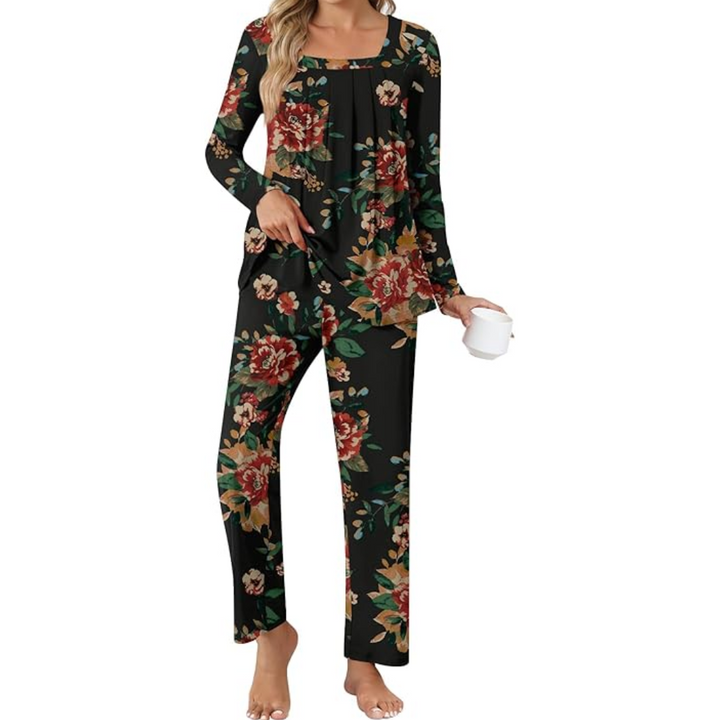 Laetitia women's 2-piece pajama set, comfortable loungewear with pockets included