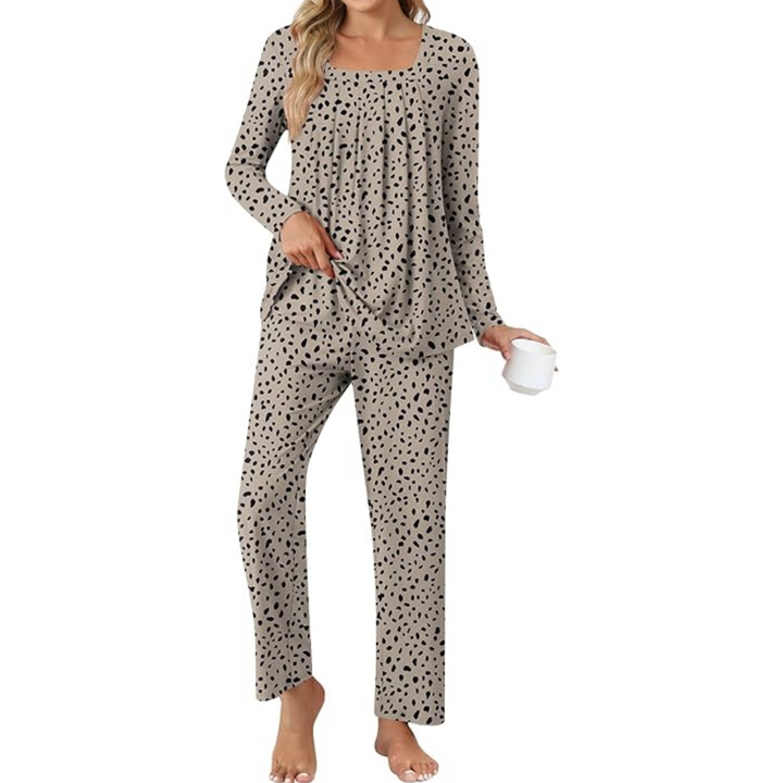 Fall fashion women's sleepwear, relaxed fit 2-piece pajama set with handy pockets