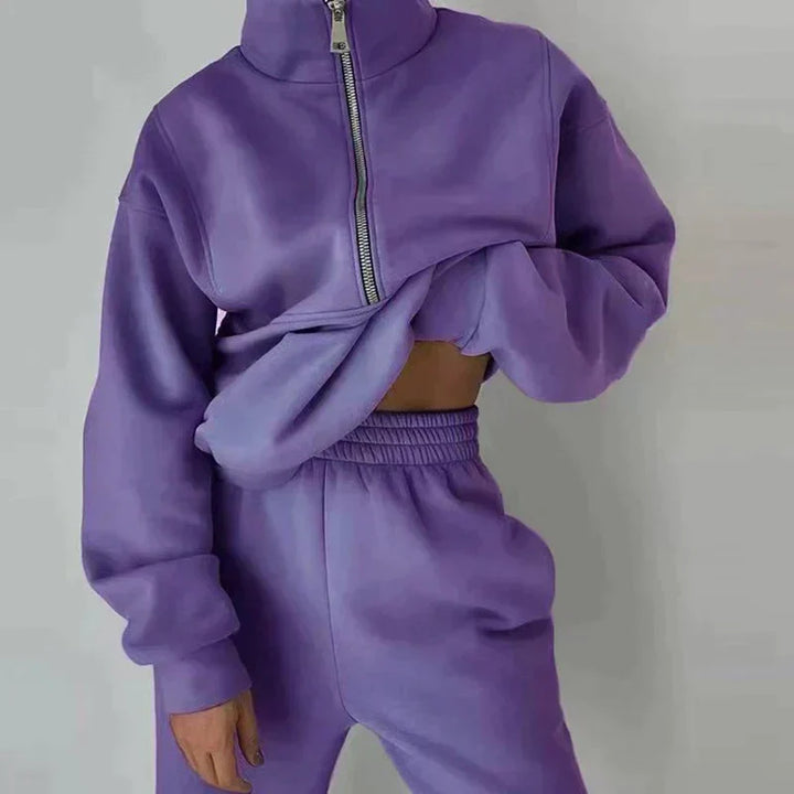 Ladies matching set: cozy tracksuit for women, great for everyday wear or relaxing at home.