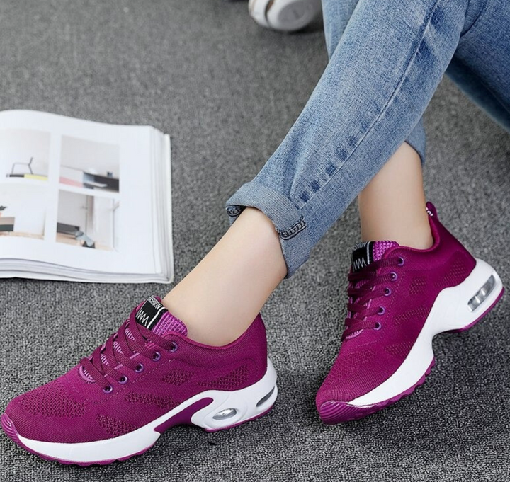 Lightweight women's running sneakers with advanced air cushioning for superior comfort & performance.
