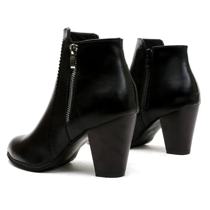 Women's ankle boots: comfortable, orthopedic-friendly, with easy zipper and fashionable scalloped edge for winter.