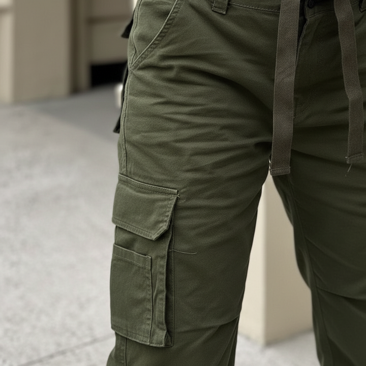 Comfortable women's beige cargo pants, baggy silhouette, large side pockets, perfect for everyday fashion