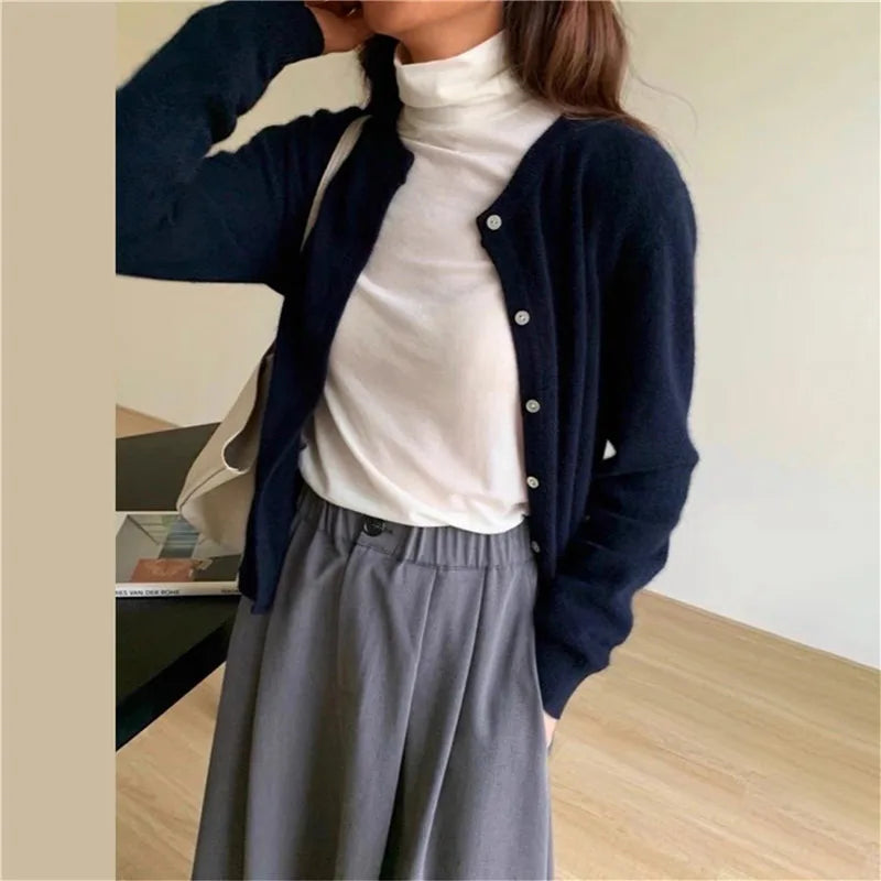 Everyday comfort women's button-front knitted cardigan, perfect for fall and winter fashion.