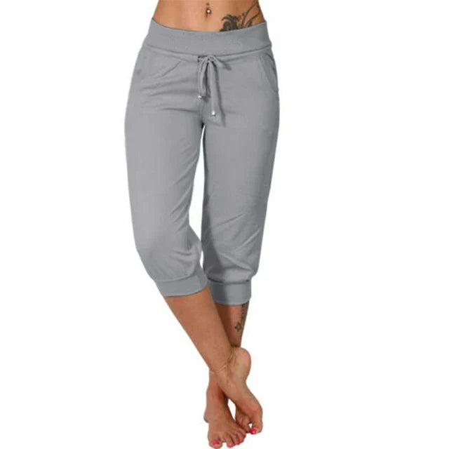 Women's activewear capri trousers, perfect for yoga, gym, lounging, or comfortable daily activities.