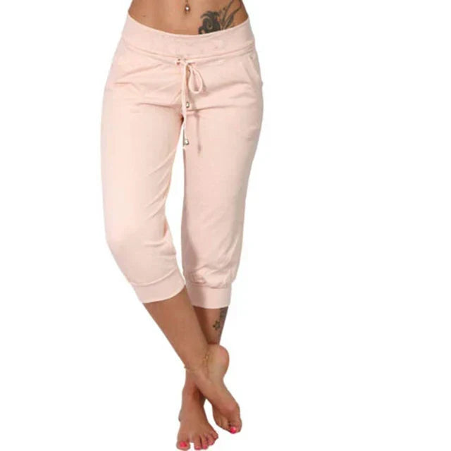 Versatile women's casual capri pants, comfortable for everyday wear, lounging, or light activewear.