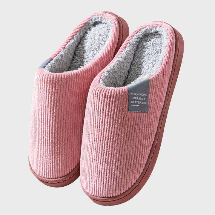 Women's comfortable cloud slide slippers, ideal for indoor relaxation & cozy home wear.
