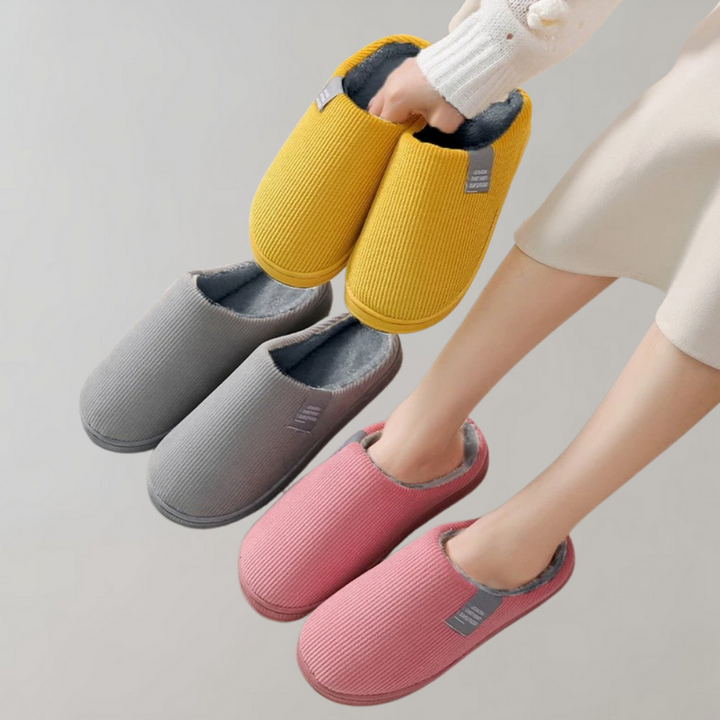 Plush warm women's cloud slide slippers, ultimate cozy indoor footwear for comfort.