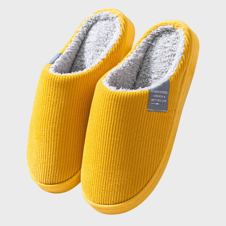 Soft plush women's cloud slide slippers, providing ultimate comfort & warmth.