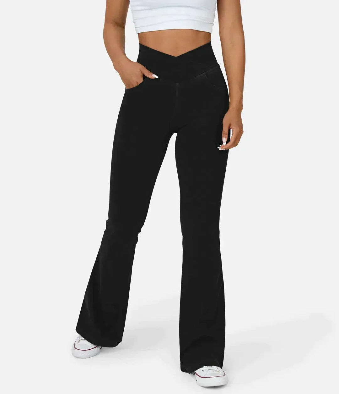 Comfortable women's curvy high waist jeans with stretch, ideal for a flattering casual look in black.