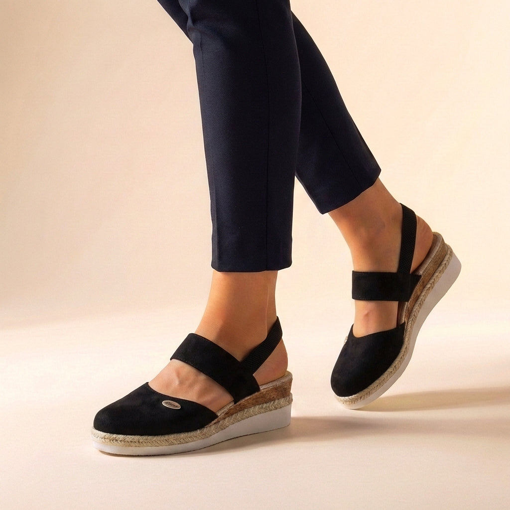 Casual women's espadrille platform sandals, offering comfort and style for summer outings and daily wear.