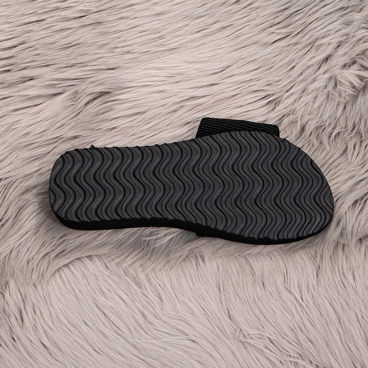 Comfortable women's everyday flat sandals, ideal for casual summer walking.