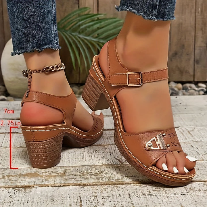 Women's stylish everyday footwear. Comfortable flat open-toe sandals, perfect for versatile summer casual wear.