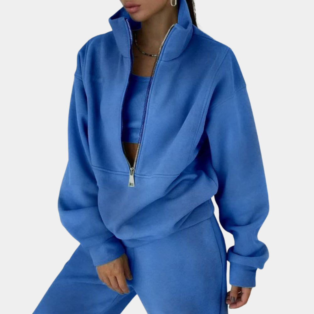 Women's versatile casual jogging suit in green, great for both athletic pursuits and comfortable loungewear.