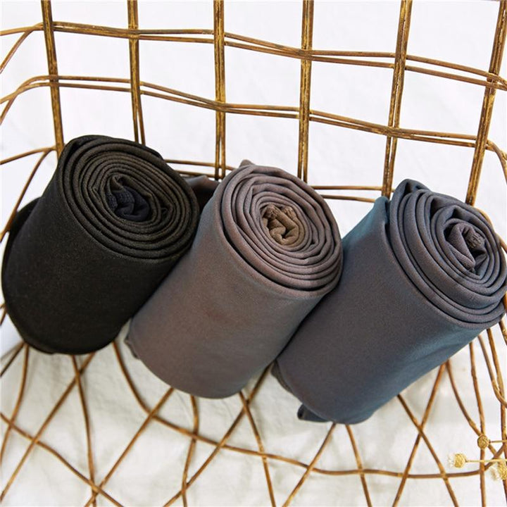 Comfortable women's insulated winter tights, ideal warm leggings for stylish cold weather fashion and layering.