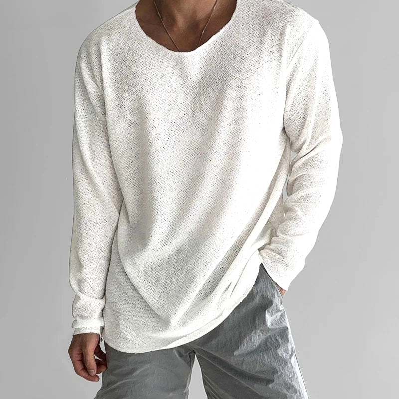 Women's comfortable long-sleeve t-shirt in a relaxed fit, perfect for casual everyday wear. Breathable minimalist tee.