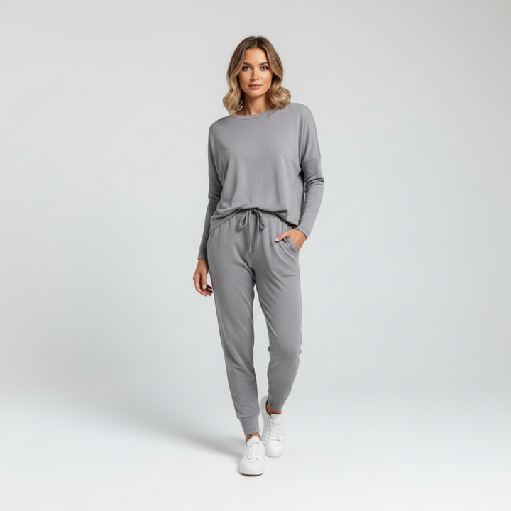 Stylish women's 'Johanna' two-piece set, comfortable loungewear for casual wear, elastic waist.