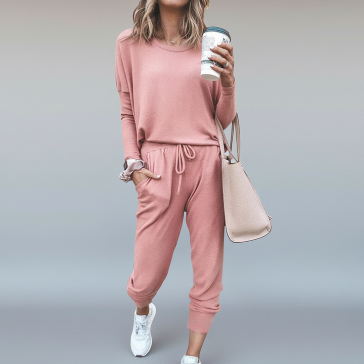 Versatile women's 'Johanna' two-piece set, ideal for lounging and casual wear, stretchable fabric.