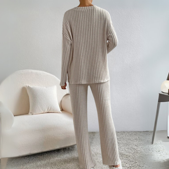 Casual women's Maren polyester lounge set with a relaxed fit, perfect for sleepwear or casual days.
