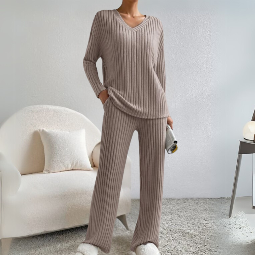 Women's Maren comfortable lounge set made of soft polyester, great for sleep or casual wear.