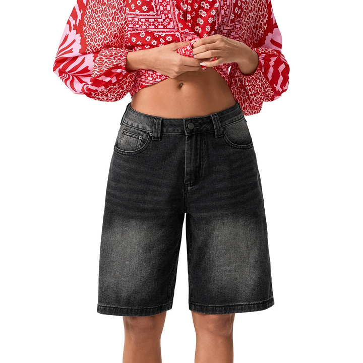 Casual women's mid-waist Bermuda shorts, offering a structured fit for versatile style.