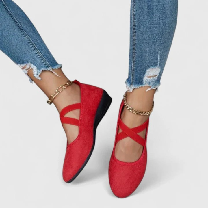 Lightweight women's open-toe sandals featuring a flexible sole, ensuring all-day comfort for summer activities.