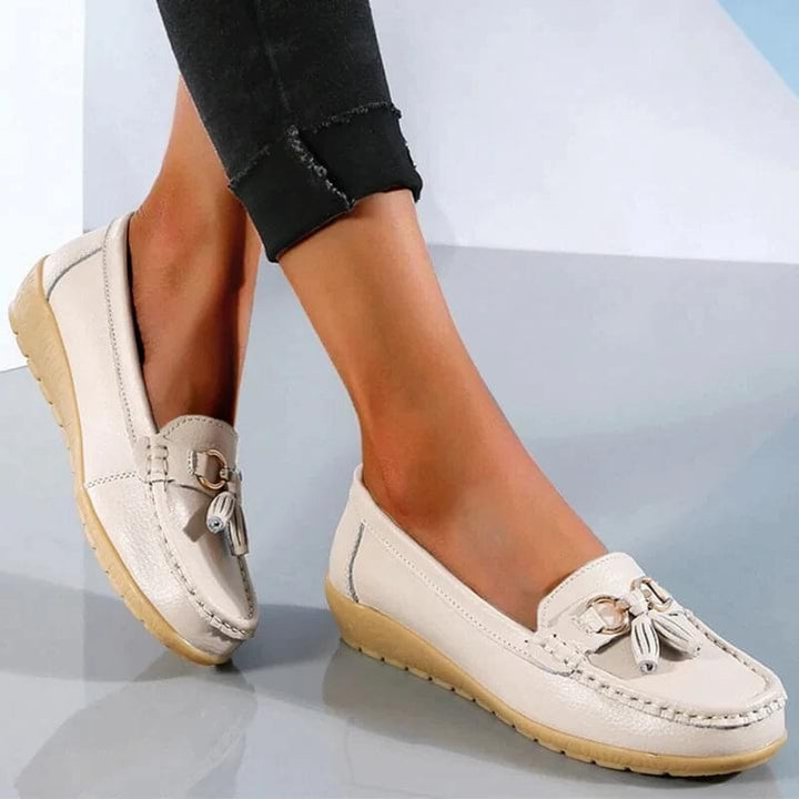 Supportive women's casual loafers, featuring arch support for prolonged wear and superior comfort.