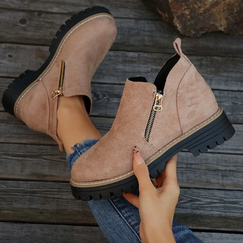 Elegant women's platform shoes, combining fashion, orthopedic support, and shock absorption for comfort.