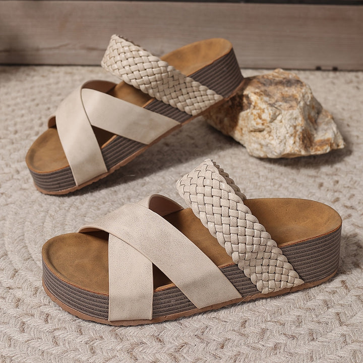 Casual women's walking sandals, providing excellent foot pain relief and support.