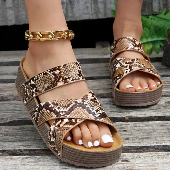 Modern women's flat sandals, ideal for everyday wear with orthopedic benefits.