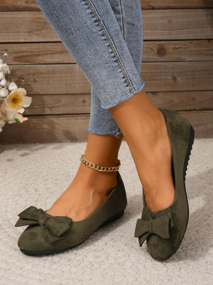 Casual women's shoes, Olivia, providing essential arch support and comfort for daily wear and health.