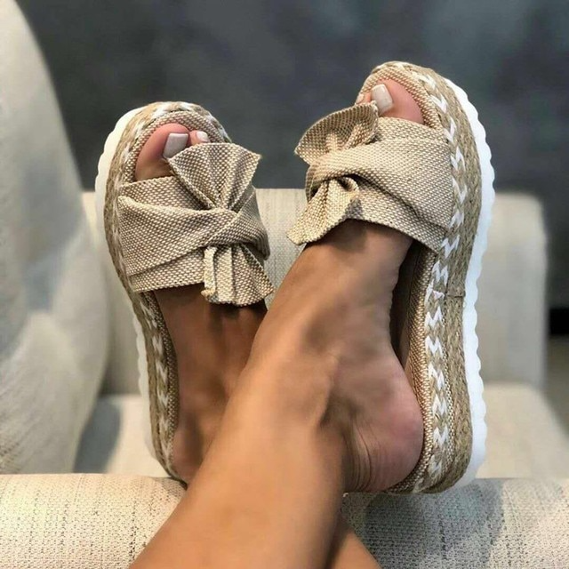 Women's comfortable platform sandals with arch support, ideal for summer and all-day casual wear.