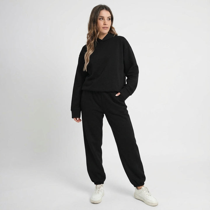 Full shot of a model wearing a comfortable women's sportswear tracksuit, versatile for diverse activities