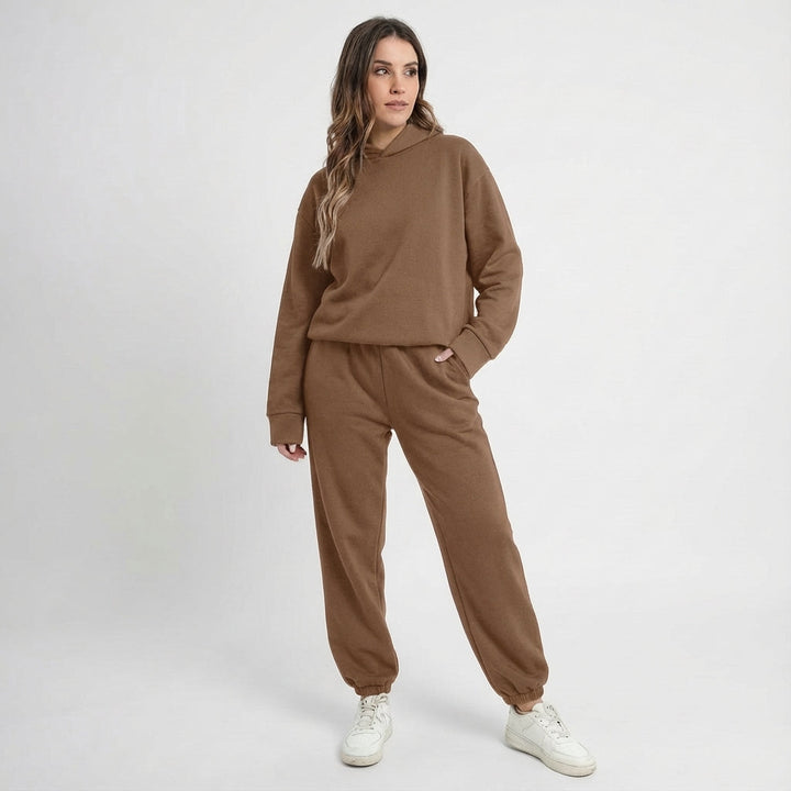 Detail of the comfortable polyester athletic tracksuit top, highlighting its stretch fabric and casual style