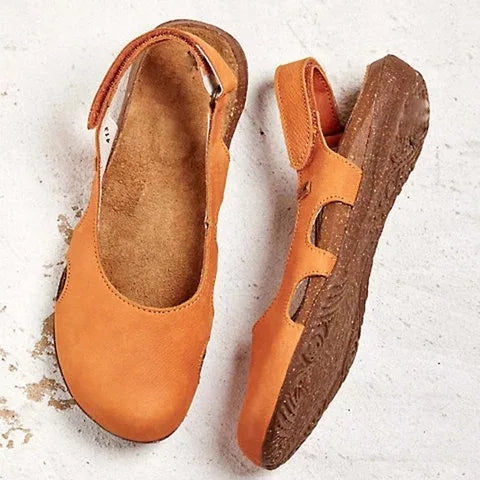 Versatile women's comfort flats with closed toe & slingback strap, ideal for casual everyday fashion.