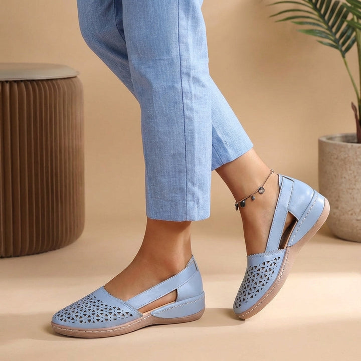 Breathable women's slip-on loafers, perfect casual flats for spring and summer comfort.