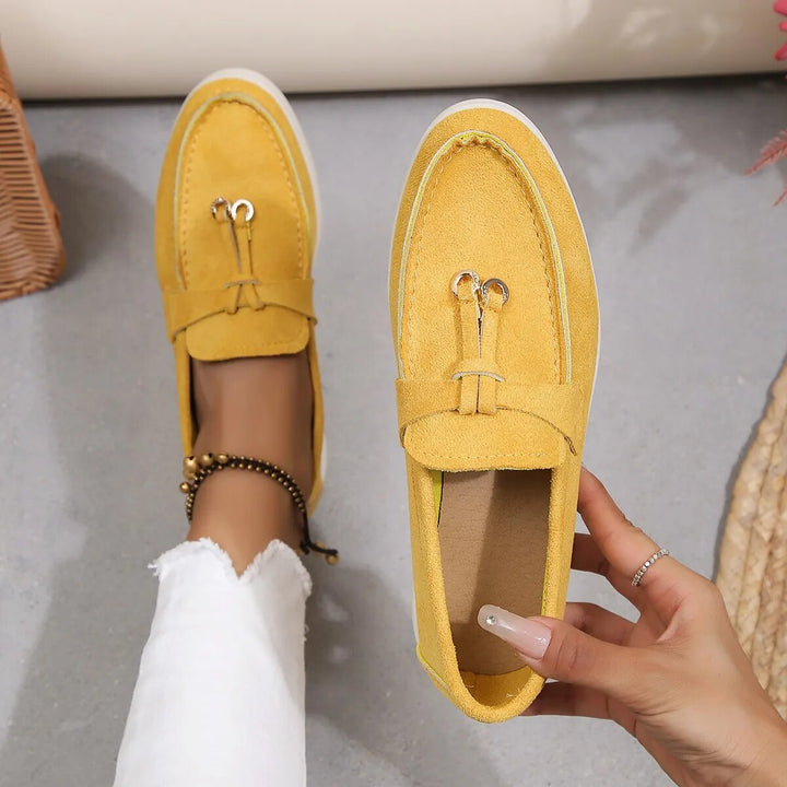 Casual women's slip-on loafers, perfect everyday flats. Comfortable and fashionable footwear for effortless wear.