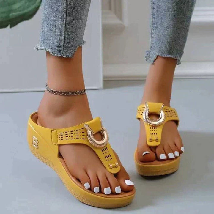 Women's comfortable supportive sandals for all-day wear, perfect for summer walks.