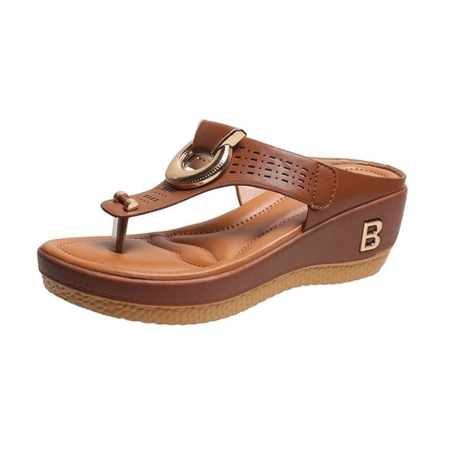 Ergonomic ladies sandals, engineered for supportive comfort and stylish everyday use.