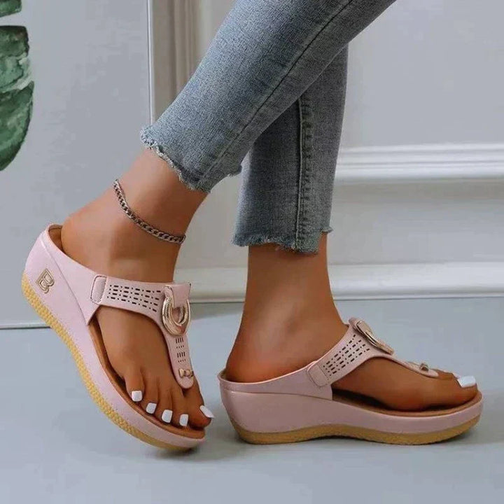 Essential summer sandals for women, providing supportive and comfortable fit for casual wear.