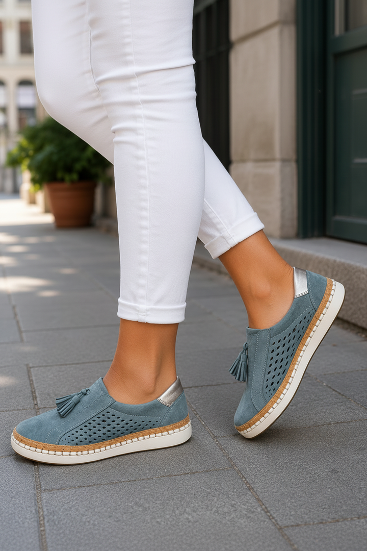 Lightweight & comfortable women's walking shoes, providing superior arch support for effortless everyday wear.