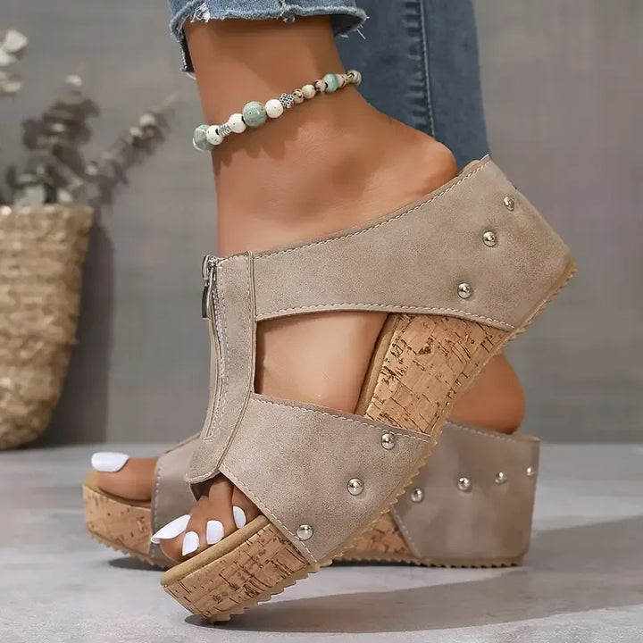 Comfortable women's wedge support sandals in a versatile design, great for all-day summer fashion.