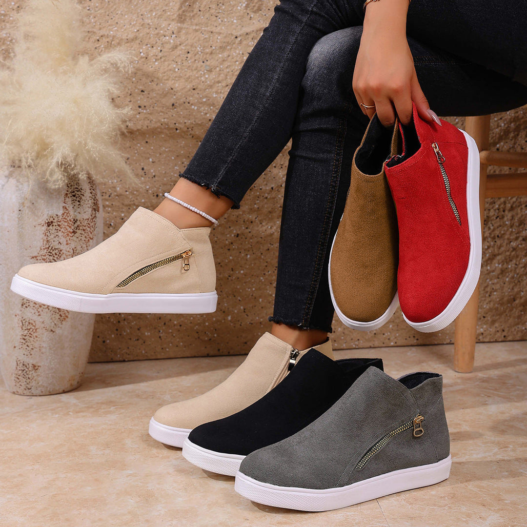 Versatile women's casual footwear with zip closure, offering orthopedic support for everyday comfort.