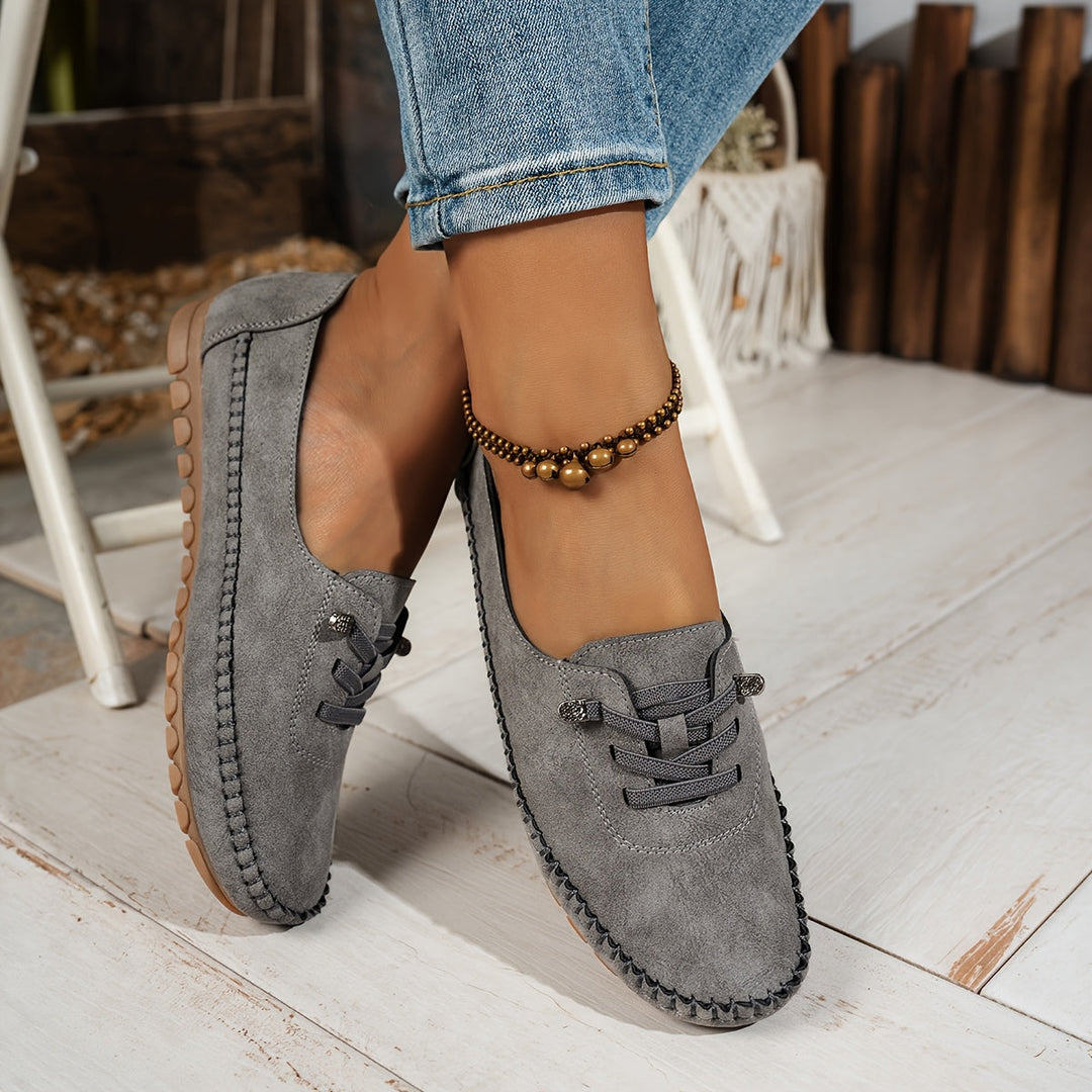 Casual women's slip-on comfort shoes, perfect for everyday walking. Features arch support & sensitive foot design.
