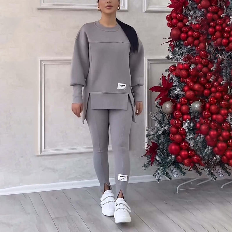Elin Women's comfortable clothing set, featuring a stylish oversized hoodie & seamless high-waist leggings.