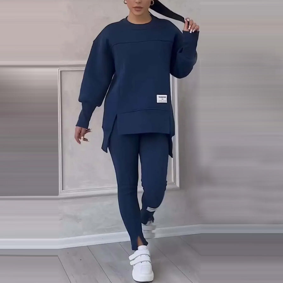 Sporty chic women's activewear set: comfortable oversized hoodie & seamless leggings for a fashionable, relaxed look.