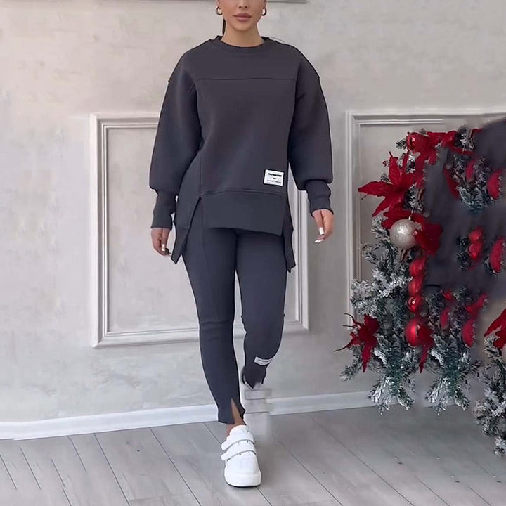 Women's fashion set: soft oversized hoodie paired with comfortable seamless leggings, ideal for casual outfits.
