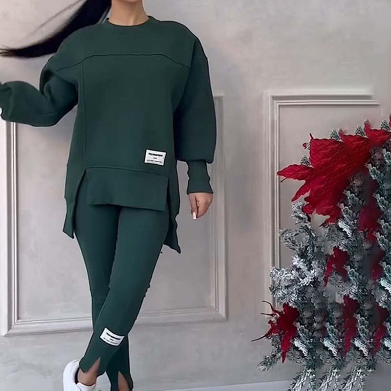 Relaxed fit women's clothing set: a soft oversized hoodie & stretchy seamless leggings for all-day comfort.