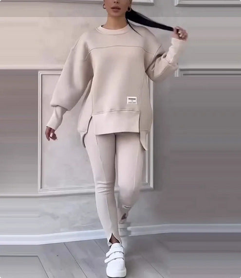 Stay comfy & stylish in this women's oversized hoodie & seamless leggings set, perfect for any casual occasion.