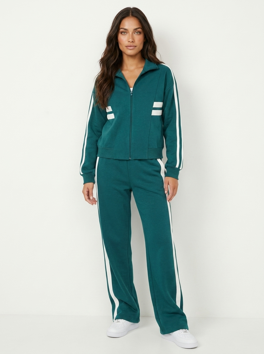 Cozy women's two-piece tracksuit set featuring a zip-up top & wide leg pants with stylish stripes.