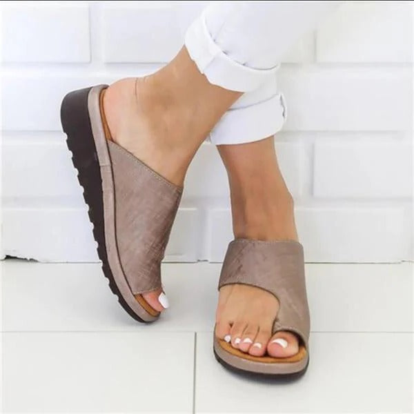 Women's corrective sandals with arch support for foot alignment, offering comfortable pressure relief.